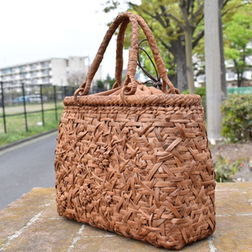 山葡萄 リング取手 籠 バッグ 六角花束嵌入 乱れ編み かごバッグ 山葡萄 リング取手 籠 バッグ 六角花束嵌入 乱れ編み かごバッグ