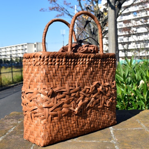 山葡萄　山葡萄籠バッグ　手作り　山葡萄かごバッグ　花編み、三つ編み　内布あり Amazon | [山葡萄] かごバッグ 【花編み/三つ編み/内布付き