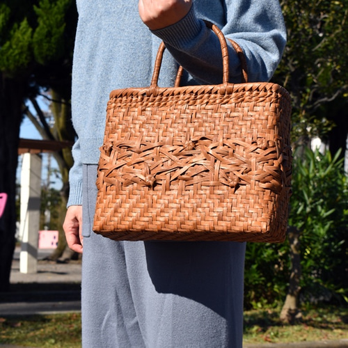 山葡萄籠バッグ ı 中央乱れ六角花編 ı 巾着と中布付き ı (約)幅32cmx高