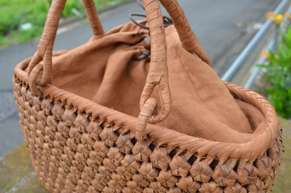 山葡萄リング取手籠バッグ | 六角花結び編み | 巾着と中布付き | (約)幅36cmx高さ24cmx奥行12cm 3枚目の画像