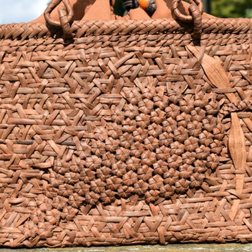 山葡萄 リング取手 籠 バッグ 六角花束嵌入 乱れ編み かごバッグ 山葡萄籠バッグ | 一番皮使用 | 六角花嵌入乱れ編み | 巾着と中布付き