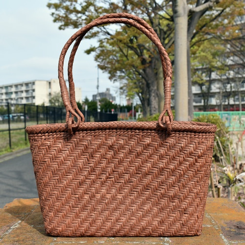 山葡萄肩掛け手提げ籠バッグ 網代編 中布と内ポケ付き 山葡萄肩掛け手提げ籠バッグ 網代編 中布と内ポケ付き 山葡萄かごバッグ