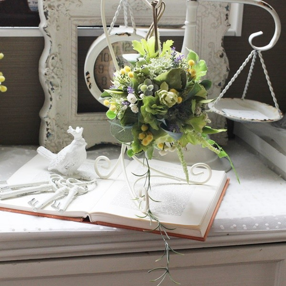 小花とグリーンのハンギングボール アートフラワー petit chocolat  