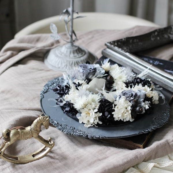 モノトーンテーブルリース