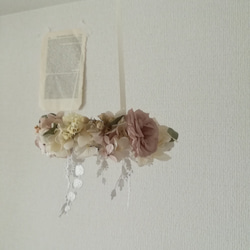 【受注製作】花冠の吊るすwreath (プリザーブドフラワー　ドライフラワー　グリーン　アンティーク) 2枚目の画像