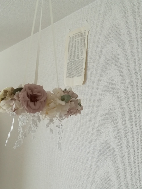 【受注製作】花冠の吊るすwreath (プリザーブドフラワー　ドライフラワー　グリーン　アンティーク) 3枚目の画像