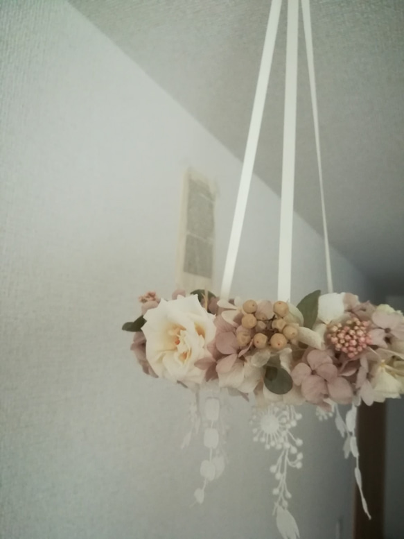 【受注製作】花冠の吊るすwreath (プリザーブドフラワー　ドライフラワー　グリーン　アンティーク) 4枚目の画像