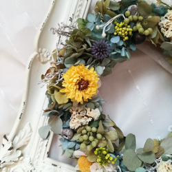 wreath“木の実と小鳥とアザミ„　(プリザーブドフラワー　ドライフラワー　ギフト　アンティーク　) 2枚目の画像