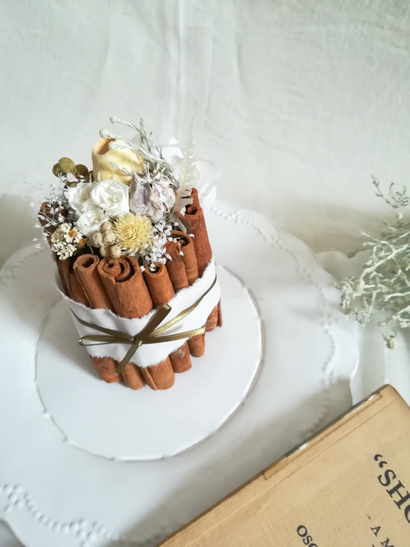 【受注製作】シナモンのflower cake  (プリザーブドフラワー　ドライフラワー　アレンジ　ギフト) 3枚目の画像