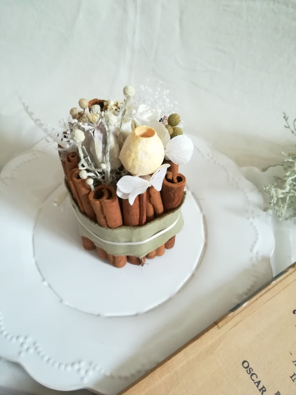【受注製作】シナモンのflower cake  (プリザーブドフラワー　ドライフラワー　アレンジ　ギフト) 5枚目の画像