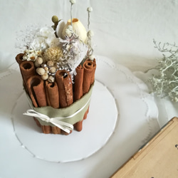 【受注製作】シナモンのflower cake  (プリザーブドフラワー　ドライフラワー　アレンジ　ギフト) 6枚目の画像