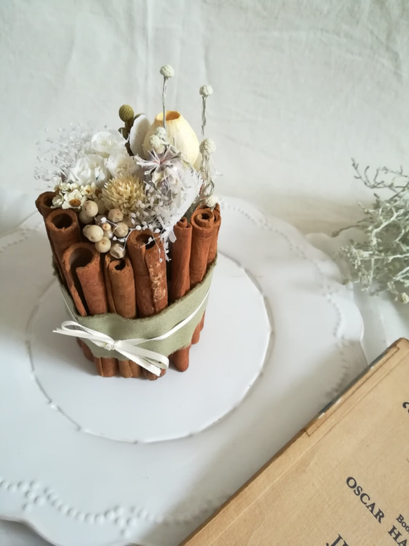 【受注製作】シナモンのflower cake  (プリザーブドフラワー　ドライフラワー　アレンジ　ギフト) 6枚目の画像