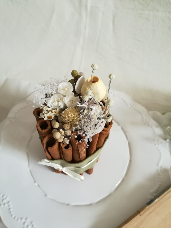 【受注製作】シナモンのflower cake  (プリザーブドフラワー　ドライフラワー　アレンジ　ギフト) 7枚目の画像