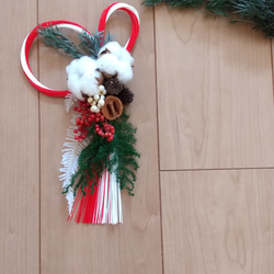 綿の実とクルミの正月飾り(プリザーブドフラワー ドライフラワー グリーン しめ縄 ギフト) 1枚目の画像