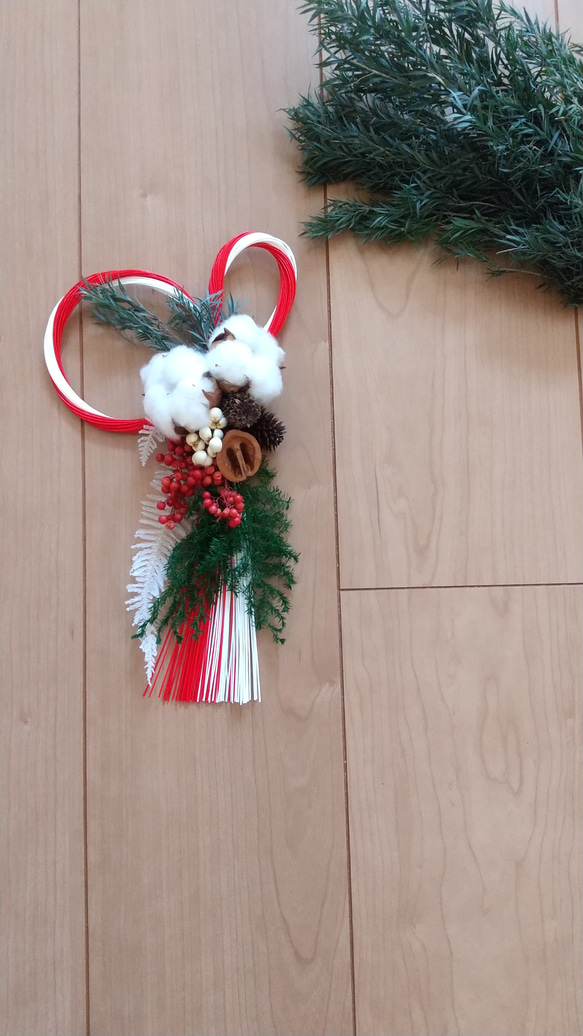 綿の実とクルミの正月飾り(プリザーブドフラワー ドライフラワー グリーン しめ縄 ギフト) 1枚目の画像