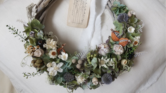 ドライアジサイとアザミのgarden wreath(ドライフラワー、プリザーブドフラワー、グリーン、リース、ギフト) 3枚目の画像