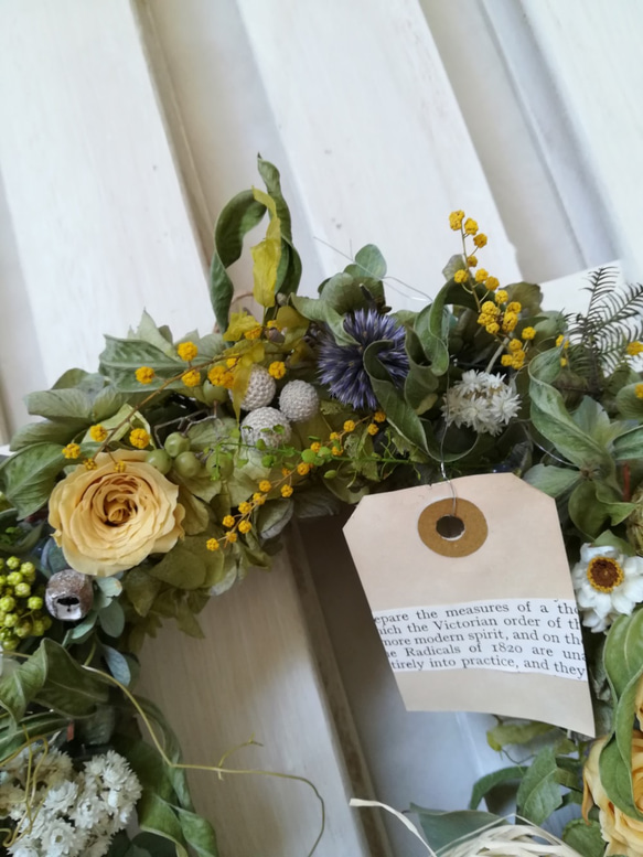 黄バラとミモザのgarden wreath 4枚目の画像