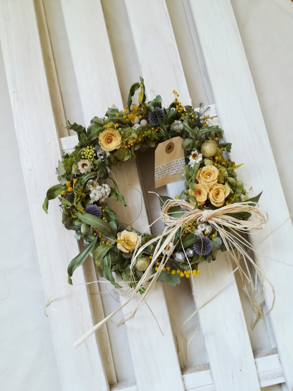 黄バラとミモザのgarden wreath 5枚目の画像