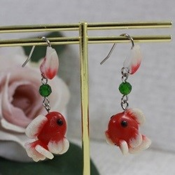 樹脂粘土☆金魚ピアス ピアス（フック・チェーン） sapphire 通販