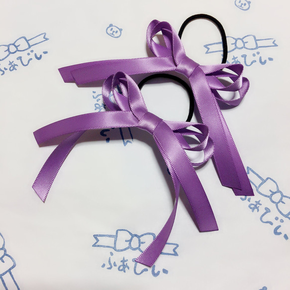 他のお色も作製可能☆ パープル 紫 の アシメ ダブル サテンリボン ヘアゴム 1枚目の画像