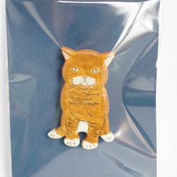 grumpy looking cat 茶トラ猫のブローチ 2枚目の画像