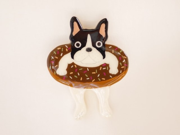 this doughnut is mine! フレンチブルドッグ　犬のブローチ 1枚目の画像