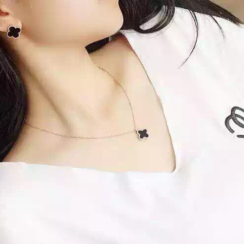 18Kピンクゴールド鍍金ホワイトシェルクローバーピアス ピアス（その他