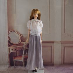 momoko outfit  ブラウス（白）＋シフォンプリーツスカート（薄グレー） 2枚目の画像