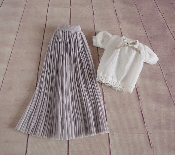 momoko outfit  ブラウス（白）＋シフォンプリーツスカート（薄グレー） 7枚目の画像