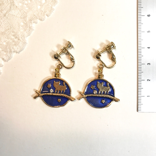 124: 猫のお月見（ネイビー）イヤリング／ピアス イヤリング