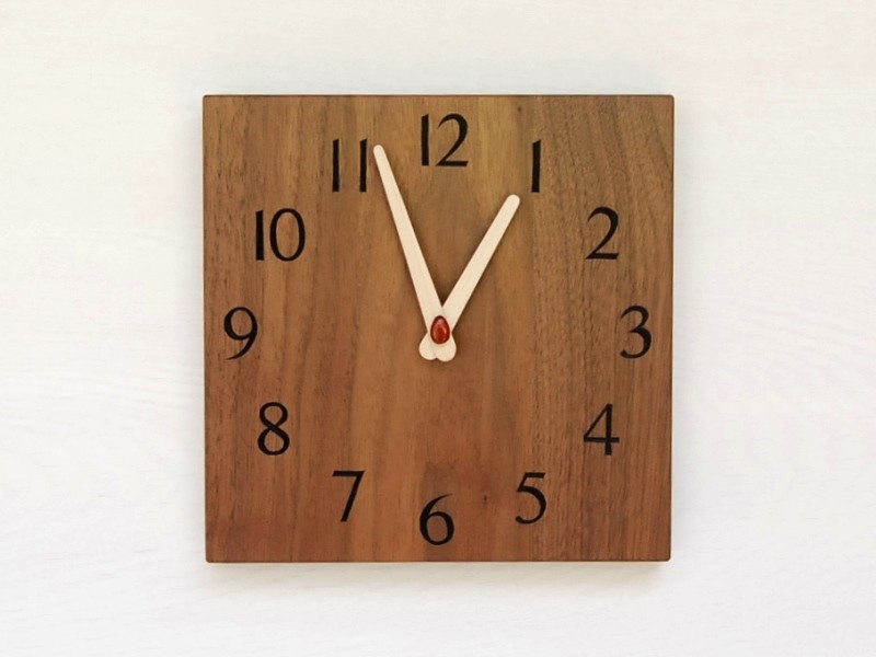 葉っぱ 24cmX24cm 掛け時計 ｳｫｰﾙﾅｯﾄ【2126】