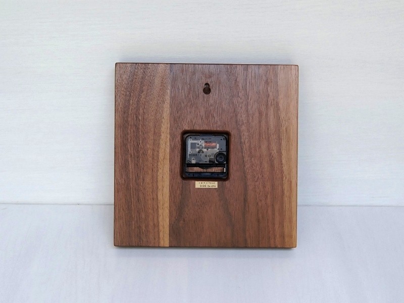 葉っぱ 24cmX24cm 掛け時計 ｳｫｰﾙﾅｯﾄ【2126】