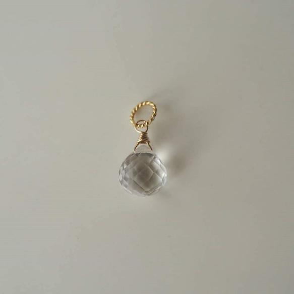 宝石質水晶のペンダントトップ　ブリリアントカット K14GF（ネックレス用チャーム）４月の誕生石！ 1枚目の画像