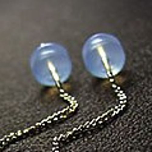 K18YG レッドコーラル アメリカンピアス シリコンキャッチ付き