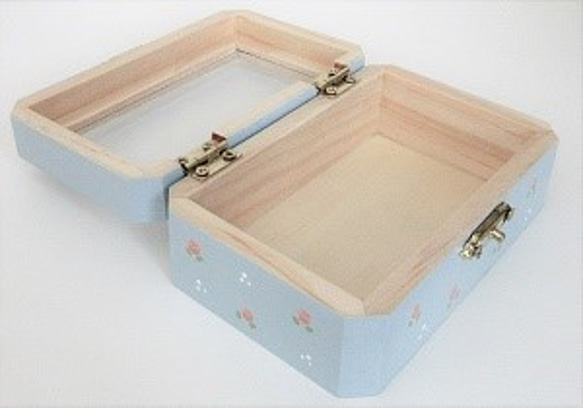 Creema限定　木製　ブルーの窓付き小箱　トールペイント 3枚目の画像