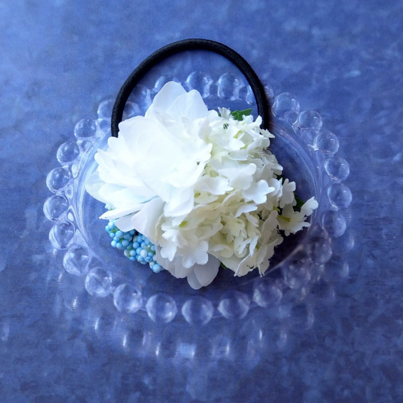 夏の白花ヘアアクセサリー/ヘアゴム　シルバー 2枚目の画像