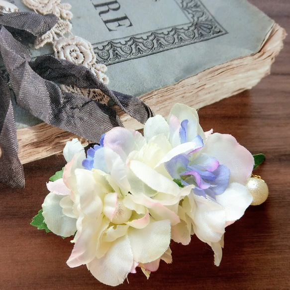 白花と真珠のヘアアクセサリー/バレッタ 3枚目の画像