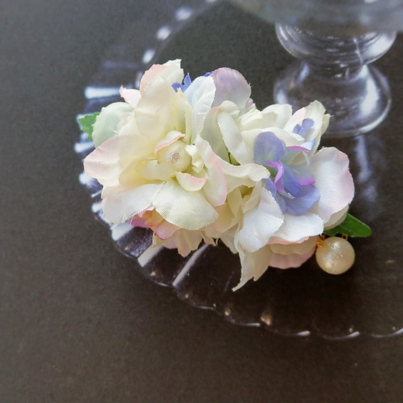 白花と真珠のヘアアクセサリー/バレッタ 6枚目の画像
