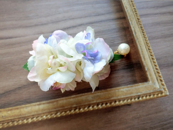白花と真珠のヘアアクセサリー/バレッタ 7枚目の画像