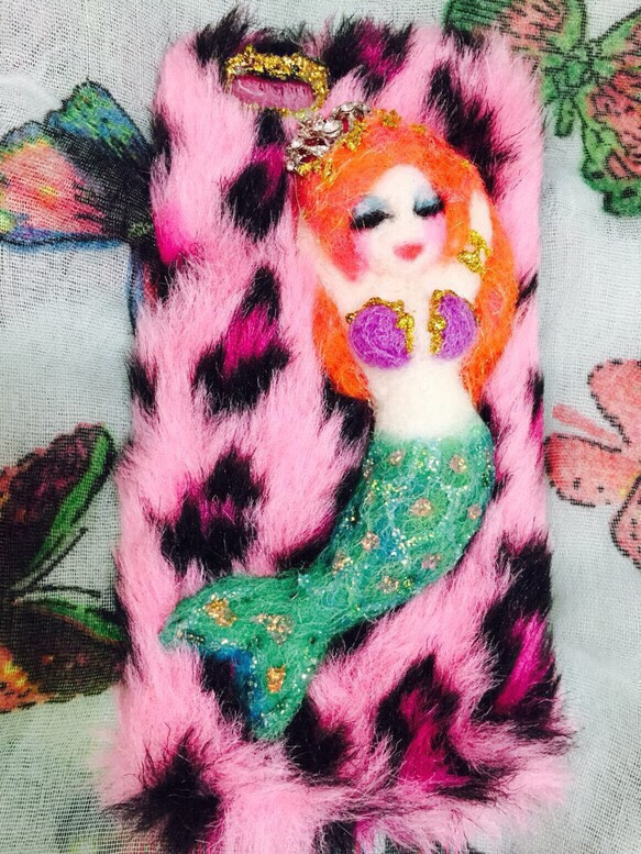 豹柄ピンクファーの人魚姫スマホケース 1枚目の画像