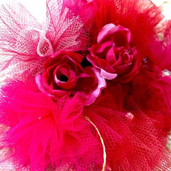 情熱の赤〜ピンクのグラデーション・チュールコサージュ 3枚目の画像