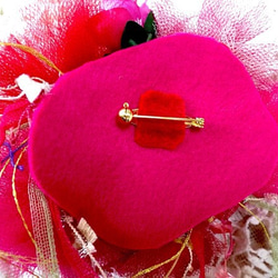 情熱の赤〜ピンクのグラデーション・チュールコサージュ 5枚目の画像