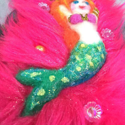 出店中／ピンクファーの人魚姫スマホカバー 3枚目の画像