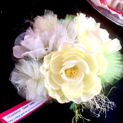 チュールとお花のふんわりコサージュ①アクア・バニラ 3枚目の画像