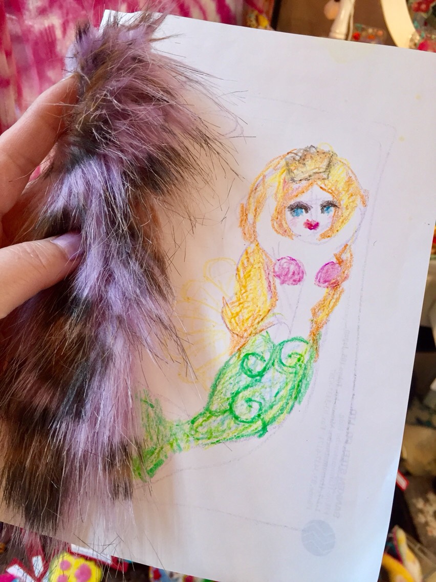 参考／お客さま特設ページ 紫ファーの人魚姫スマホケース