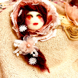 バラの花の三つ編みレディブローチ 4枚目の画像