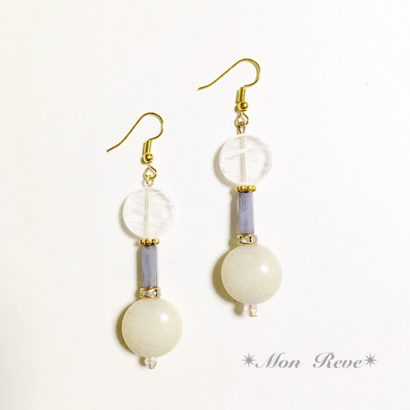 bleu clair et blanc*ピアス 1枚目の画像