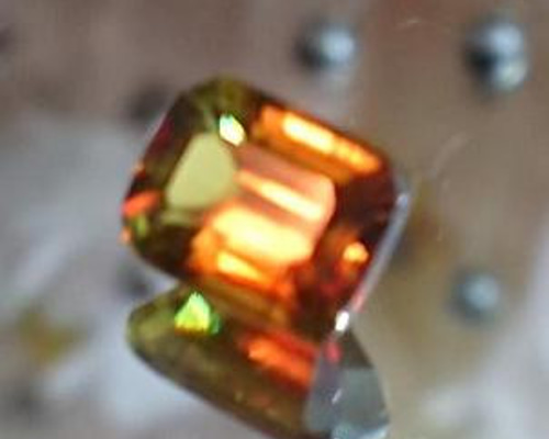 カラーチェンジ スフェーン 0.7ct ルース