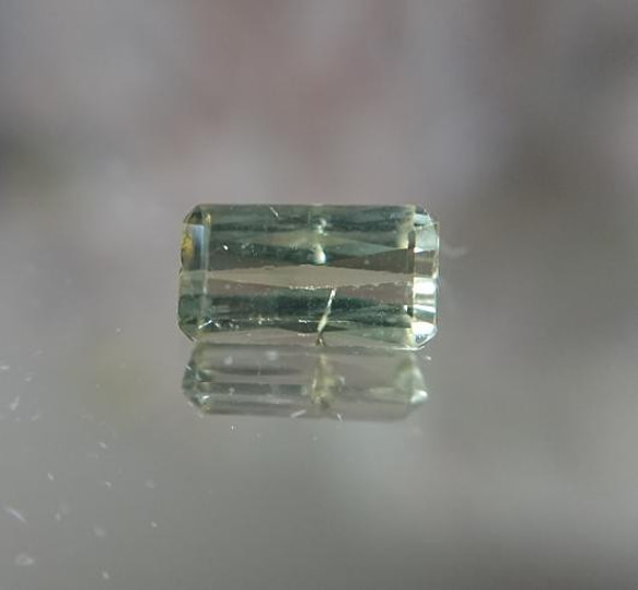 タンザナイト　　イエローグリーン　0.7ｃｔ　☆545 1枚目の画像