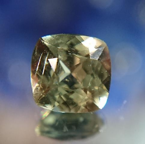 カラーチェンジ ダイアスポア 0.8ct ☆1001 天然石 べるふぇ 